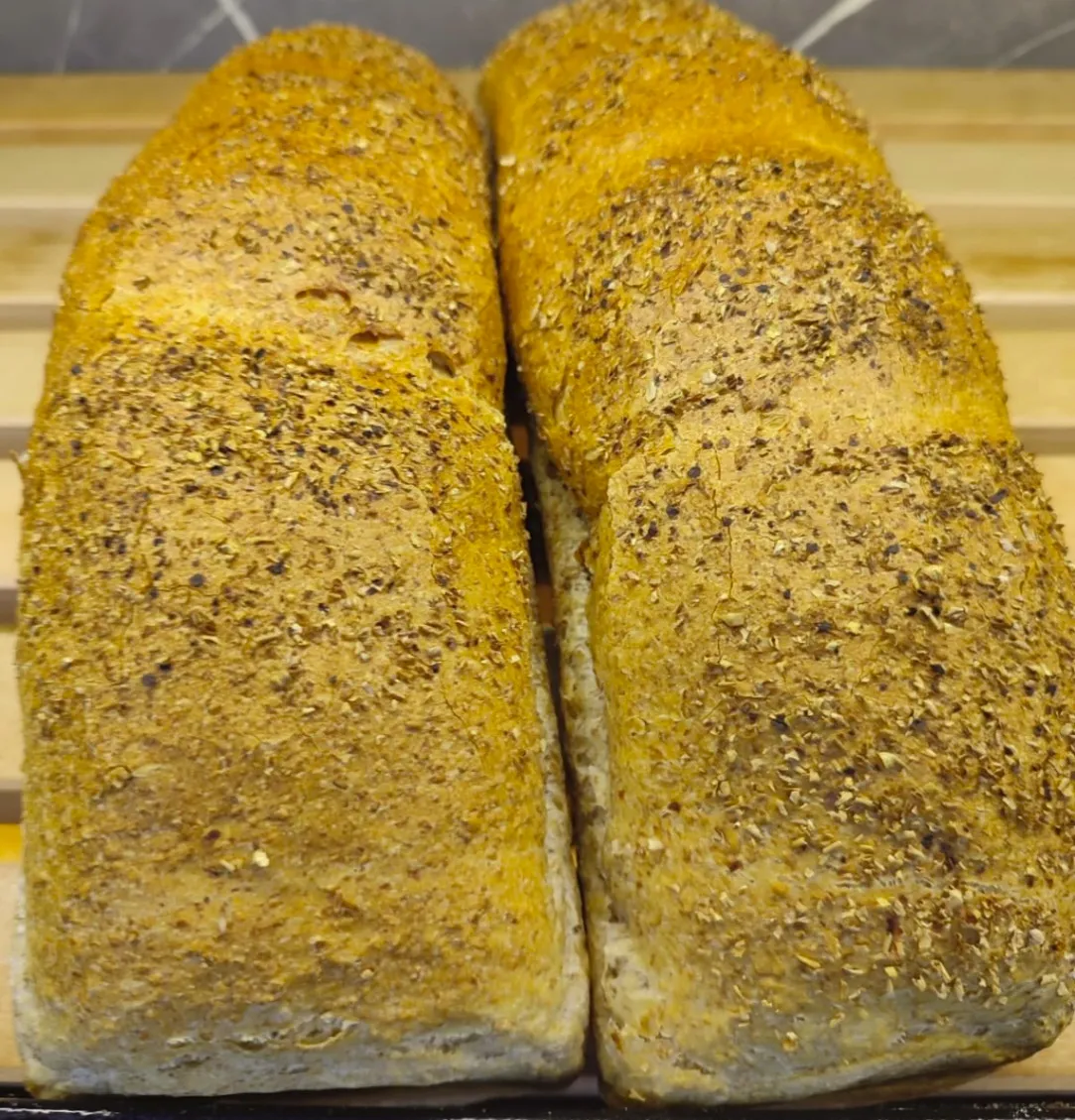 Schwarzbrot mit Körner
